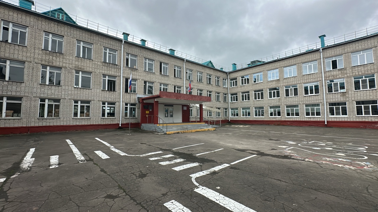 Современное здание школы.